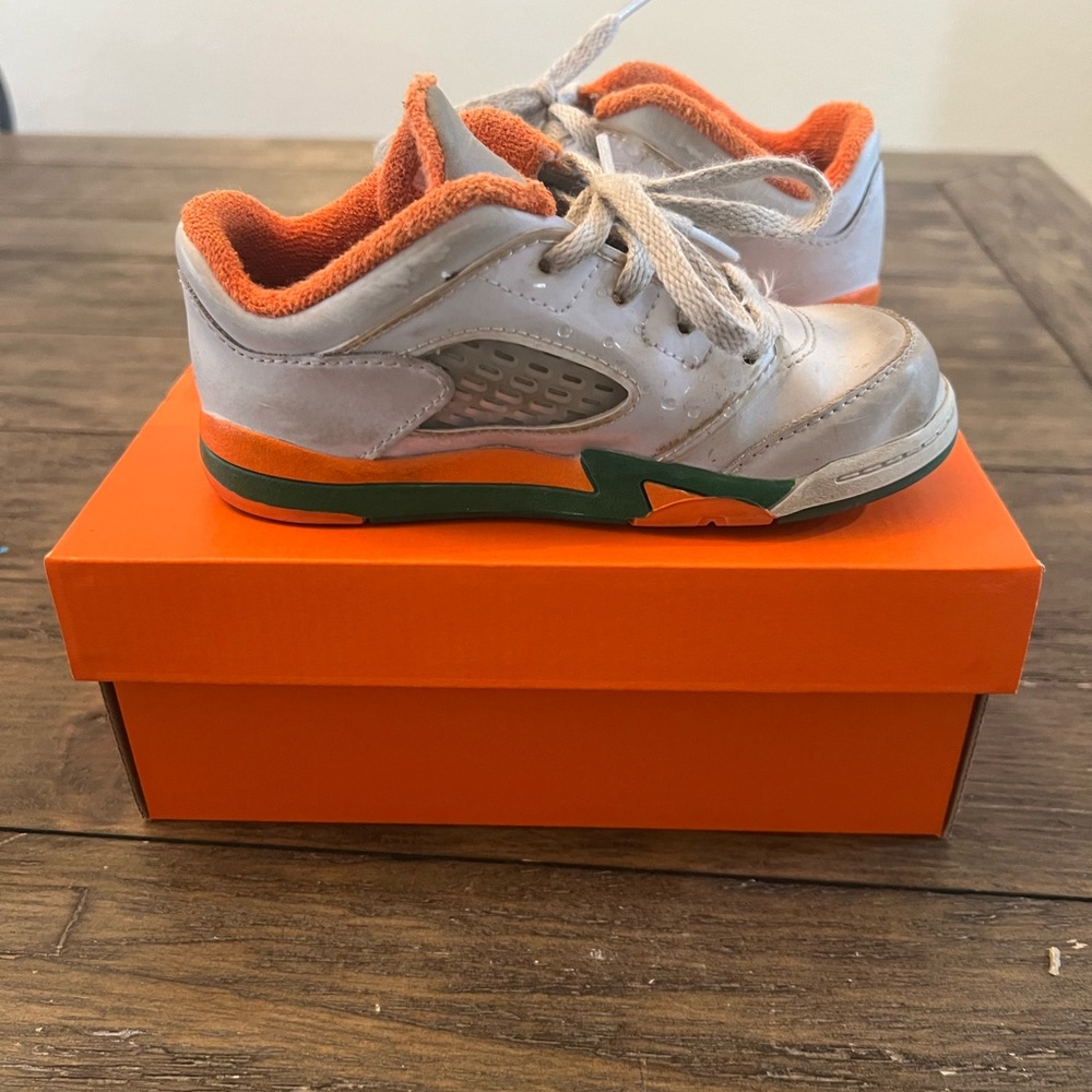 Kids Orange, Green and White Shoes Nike Sneakers, Laces, Size 9C